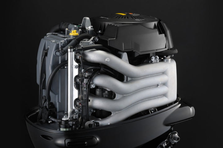 Suzuki DF140BTL - Avattuna